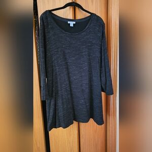 Plus size black slub look top.